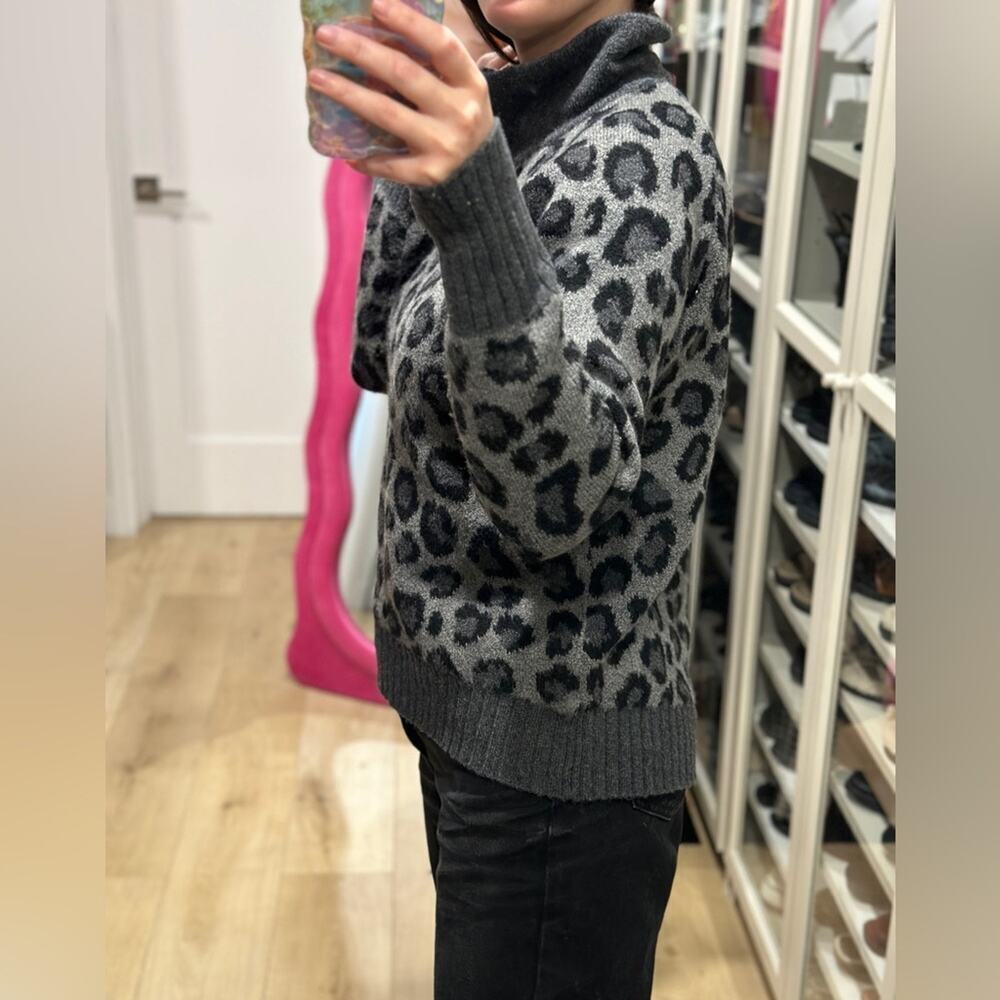 Cynthia Rowley size small, leopard print soft sweater - Picture 5 of 6